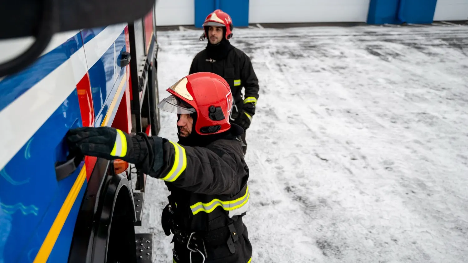gepservices-bombero-industrial-4 a firefighter standing next to a fire truck