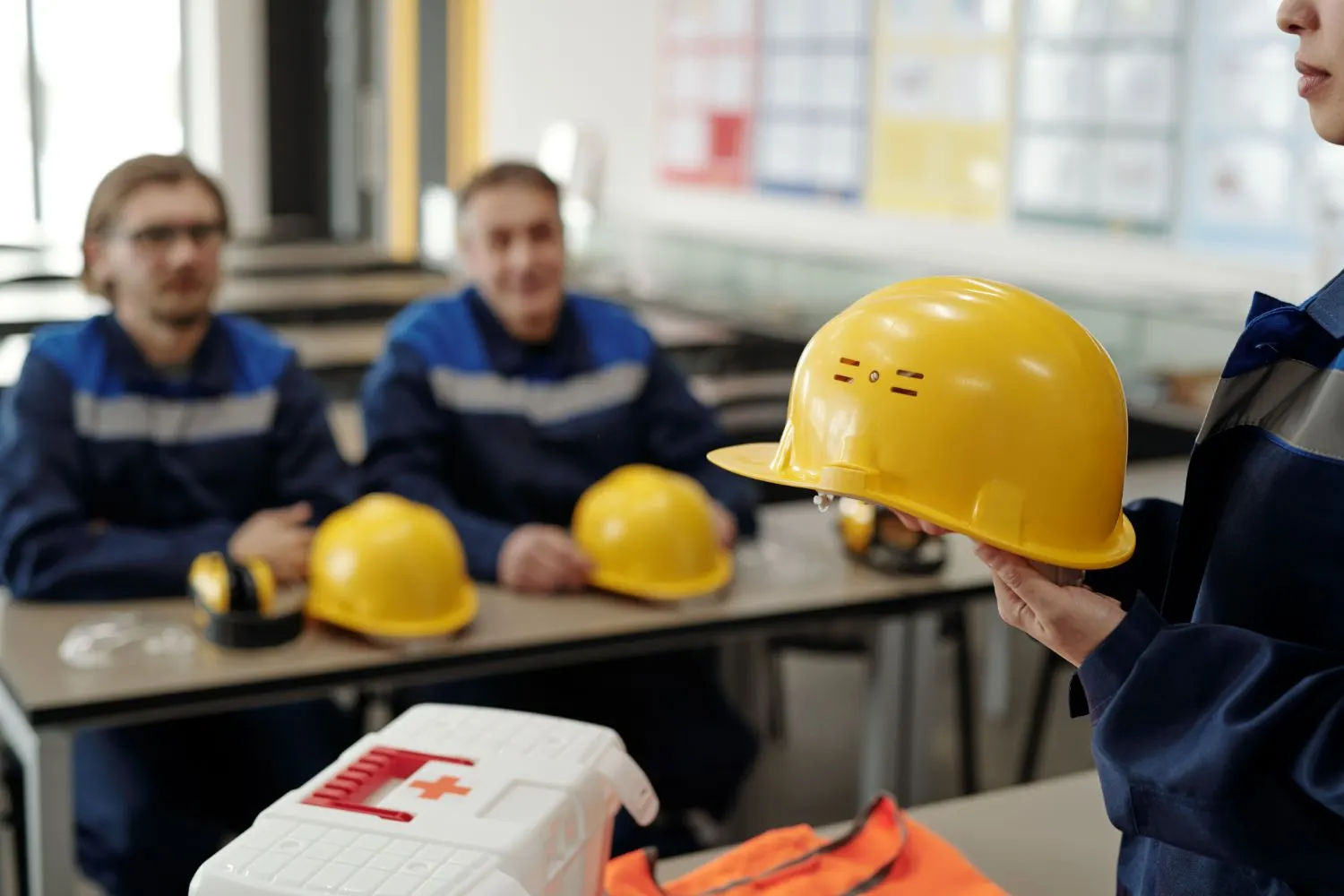 gep-services-elementos-proteccion-3 ropa de seguridad, ropa de trabajo construcción, ropa de trabajo industrial, ropa de seguridad laboral, botas de seguridad, zapatos de seguridad comodos, botas seguridad, guantes de nitrilo,guantes trabajo, proteccion auditiva, cascos antirruidos, guantes de proteccion, tapones oidos ruido, mascarilla para gases y vapores, mascara para gases y vapores, proteccion ocular, proteccion respiratoria